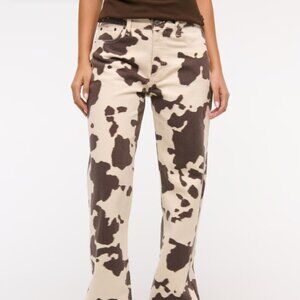 Abercrombie & Fitch Women's Low Rise Baggy Jean in Cow Print Size 29 Long